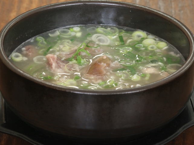 Oegojip Seolleongtang, a MICHELIN Guide-listed Korean restaurant near COEX in Seoul