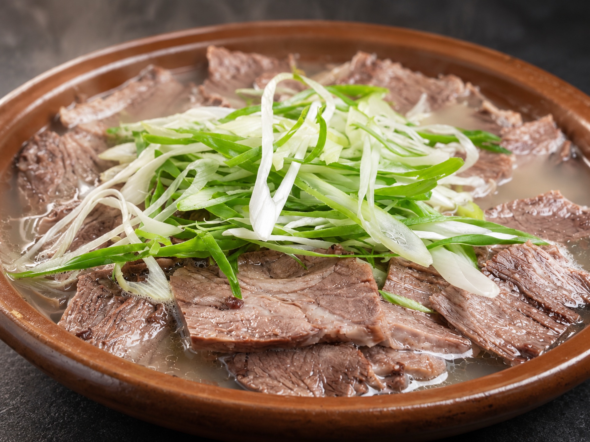 韓国産1++等級の韓牛をゆでたスユクの盛り合わせ